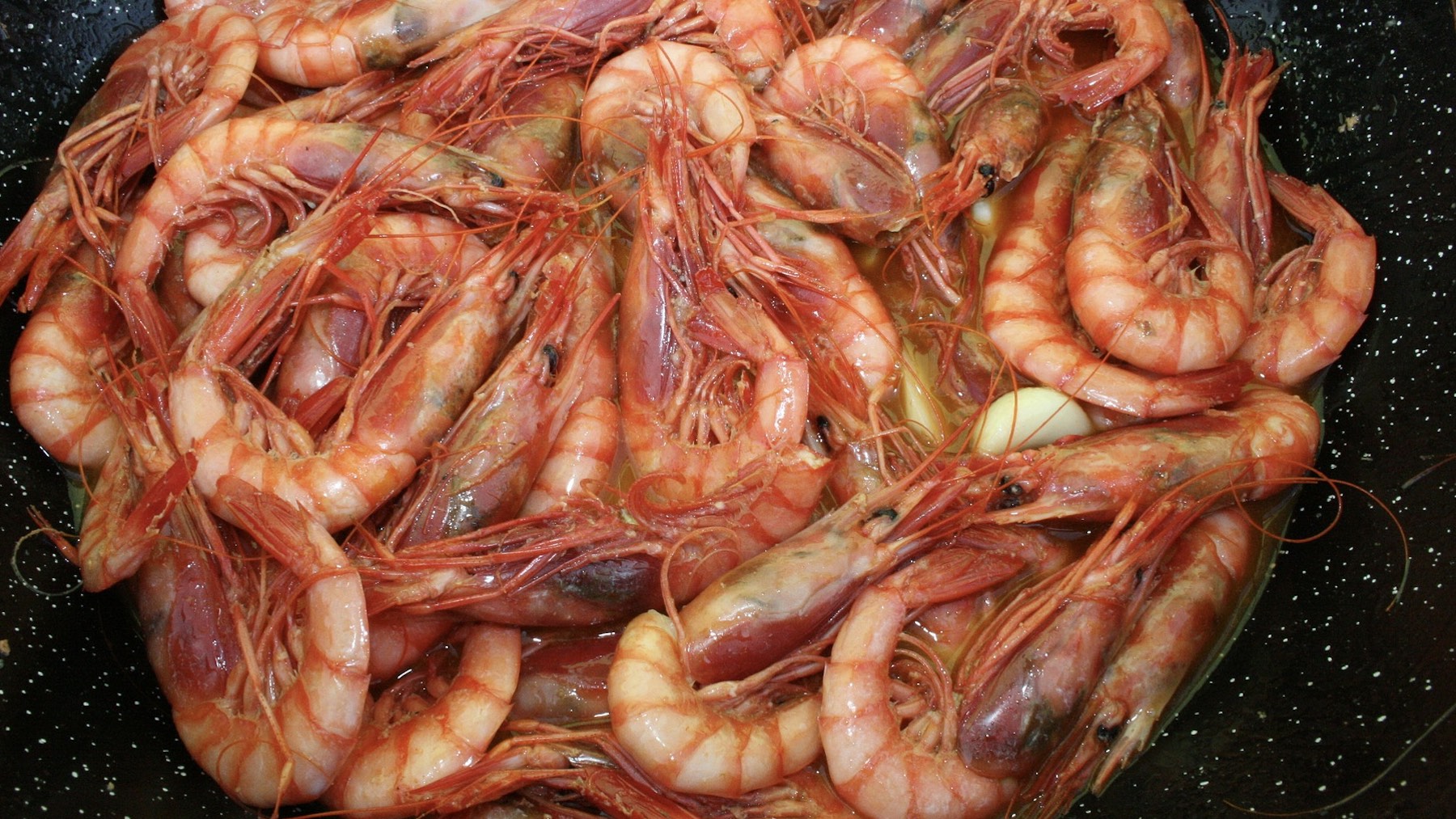 Gambas en la sartén. Foto: EstudioWebDoce.