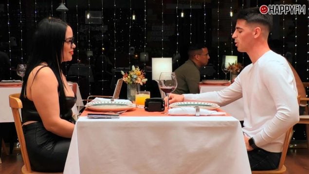 Brenda y Enric durante su cita de First Dates. (Mediaset)