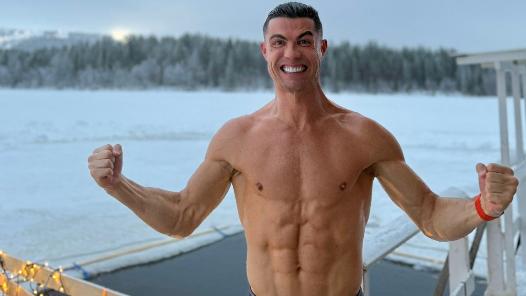 Cristiano posa sin camiseta en la Laponia finlandesa. (Instagram)