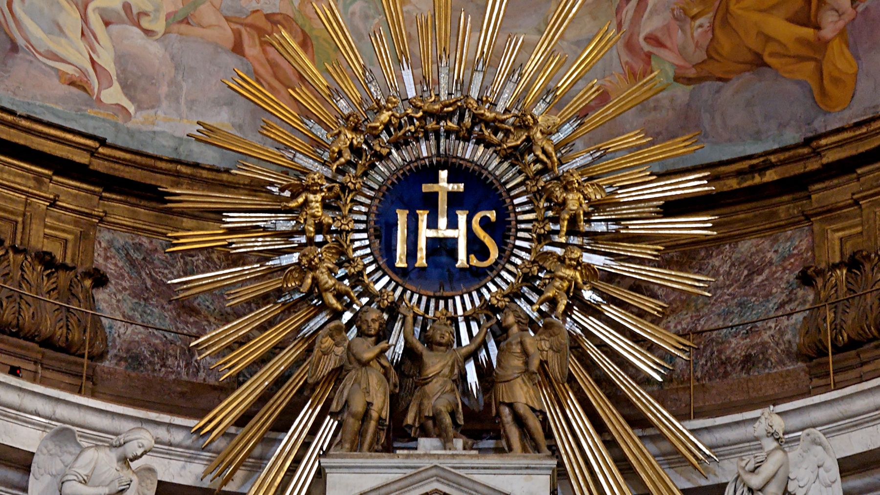 Monograma IHS en la Iglesia del Gesús, Roma. (Foto: Wikipedia)