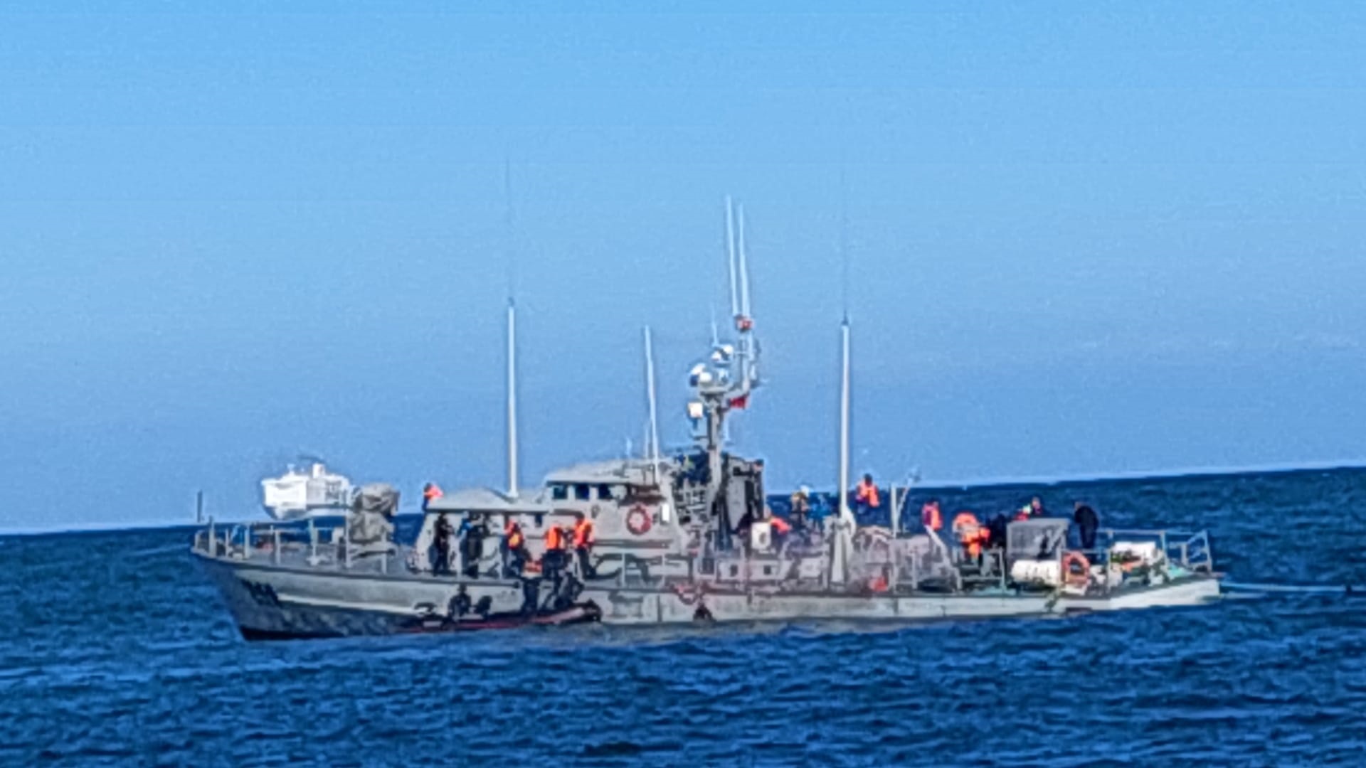 Patrullera de Marruecos encallada en aguas de Melilla.