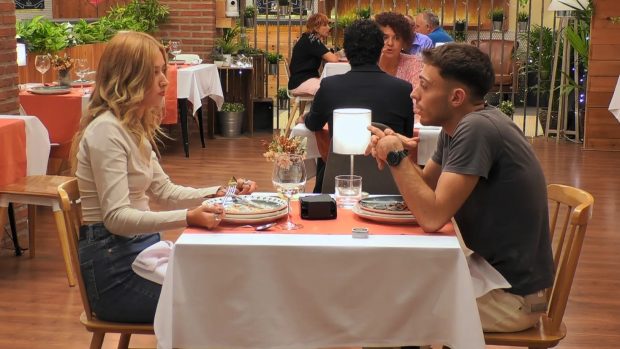 Tatiana y Alberto, dos solteros que han coincidido en First Dates (Mediaset).