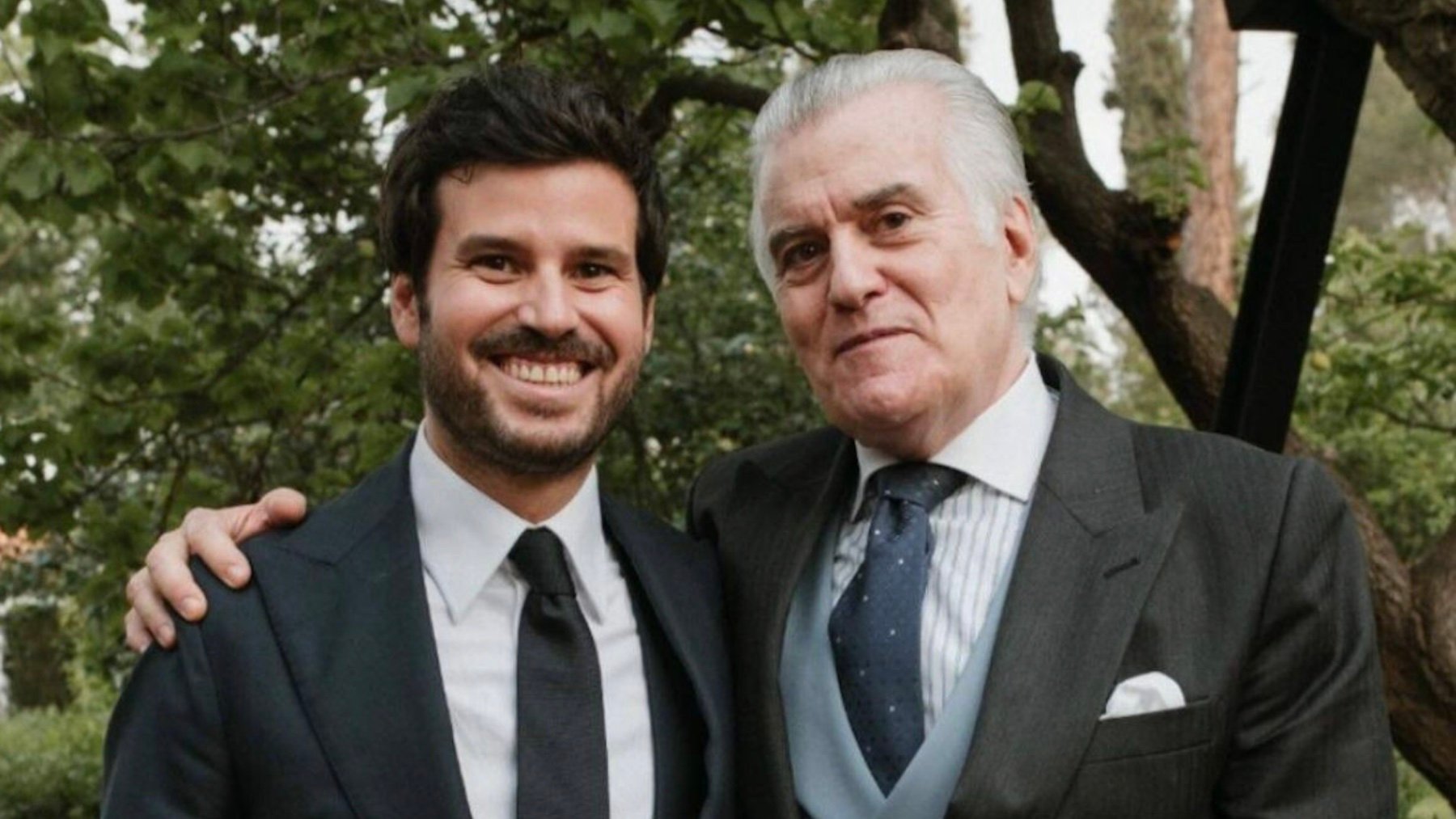 Willy Bárcenas y su padre, el día de la boda del cantante.