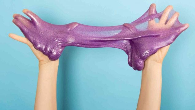 Manchas de slime en las prendas