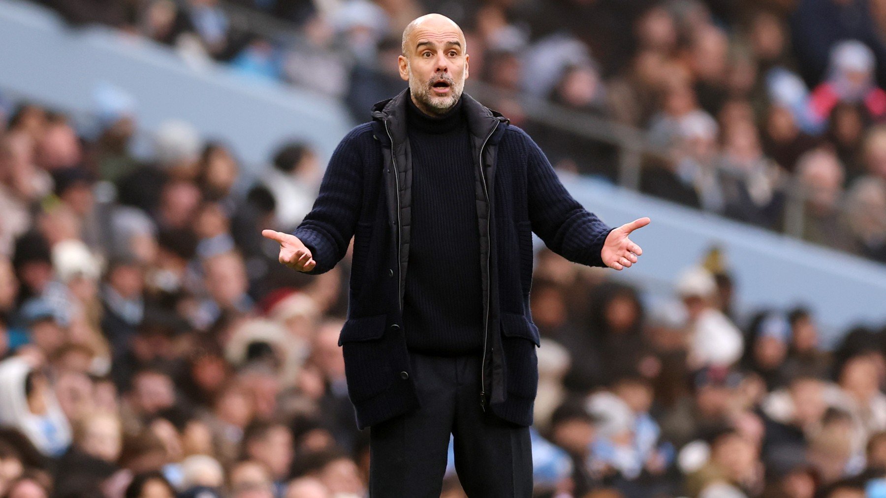 Pep Guardiola se lamenta durante un partido del Manchester City. (Getty)