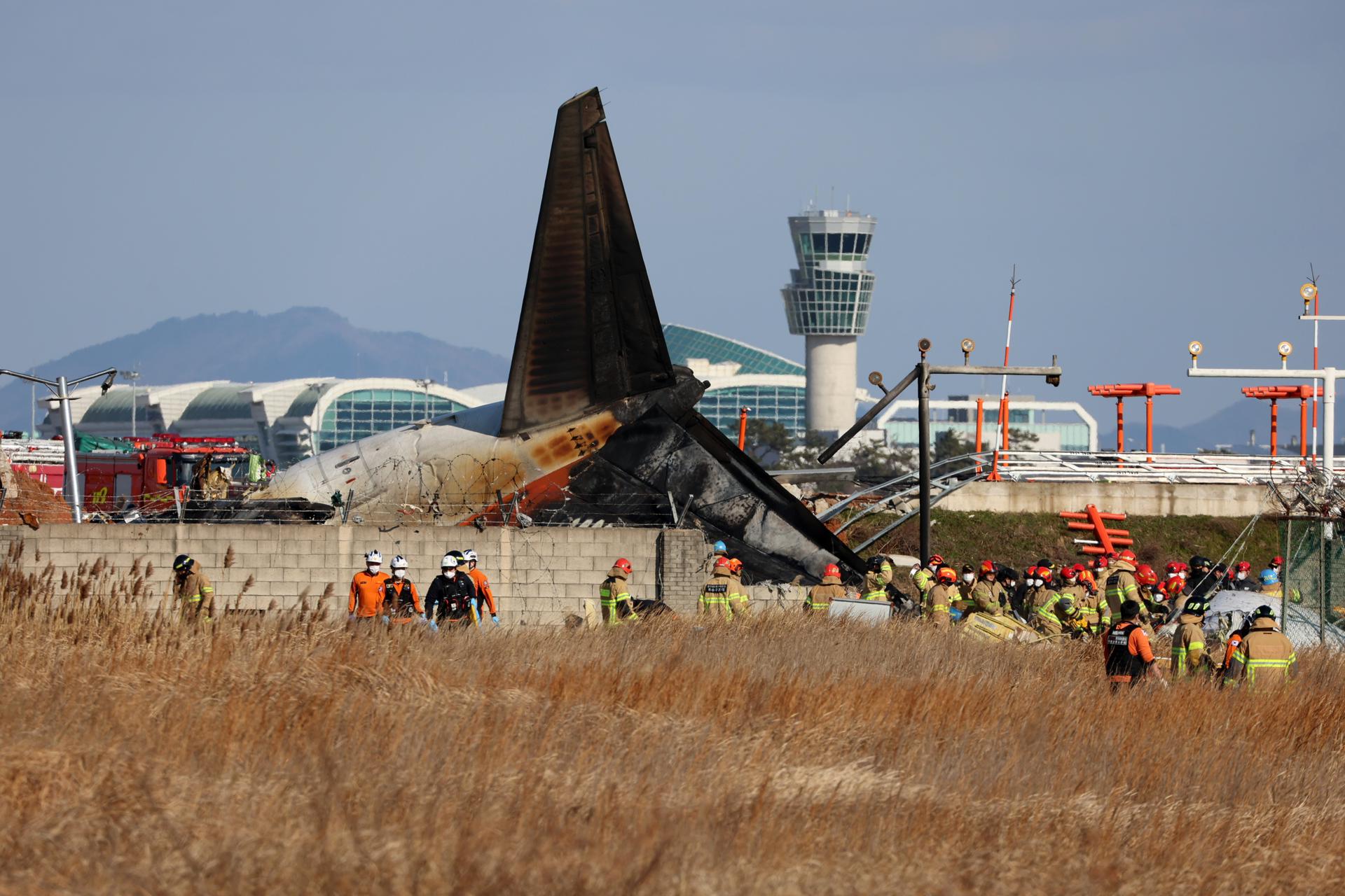 El avión del accidente en el aeropuerto de Muan. (FOTO: EFE)