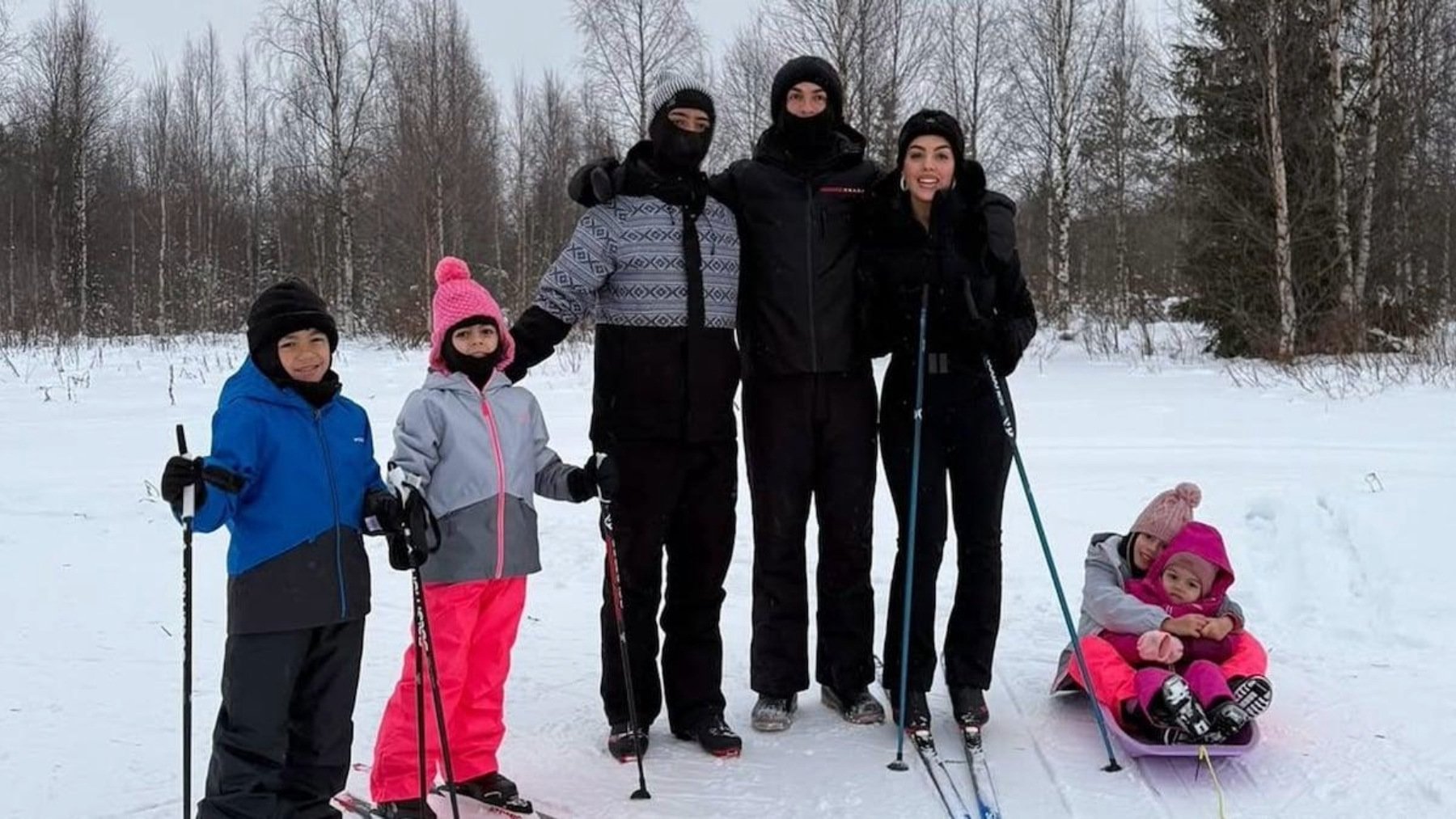 Cristiano Ronaldo con su familia. (@georginagio)