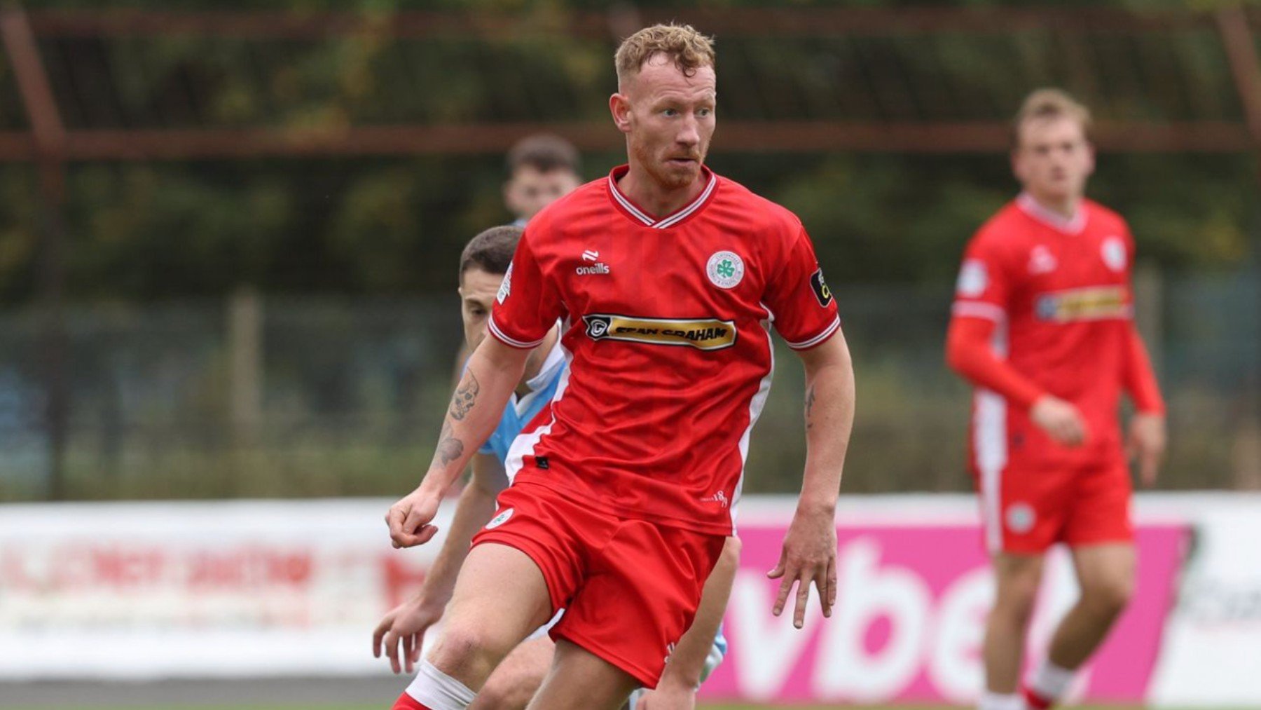 Michael Newberry, durante un partido con el Cliftonville.