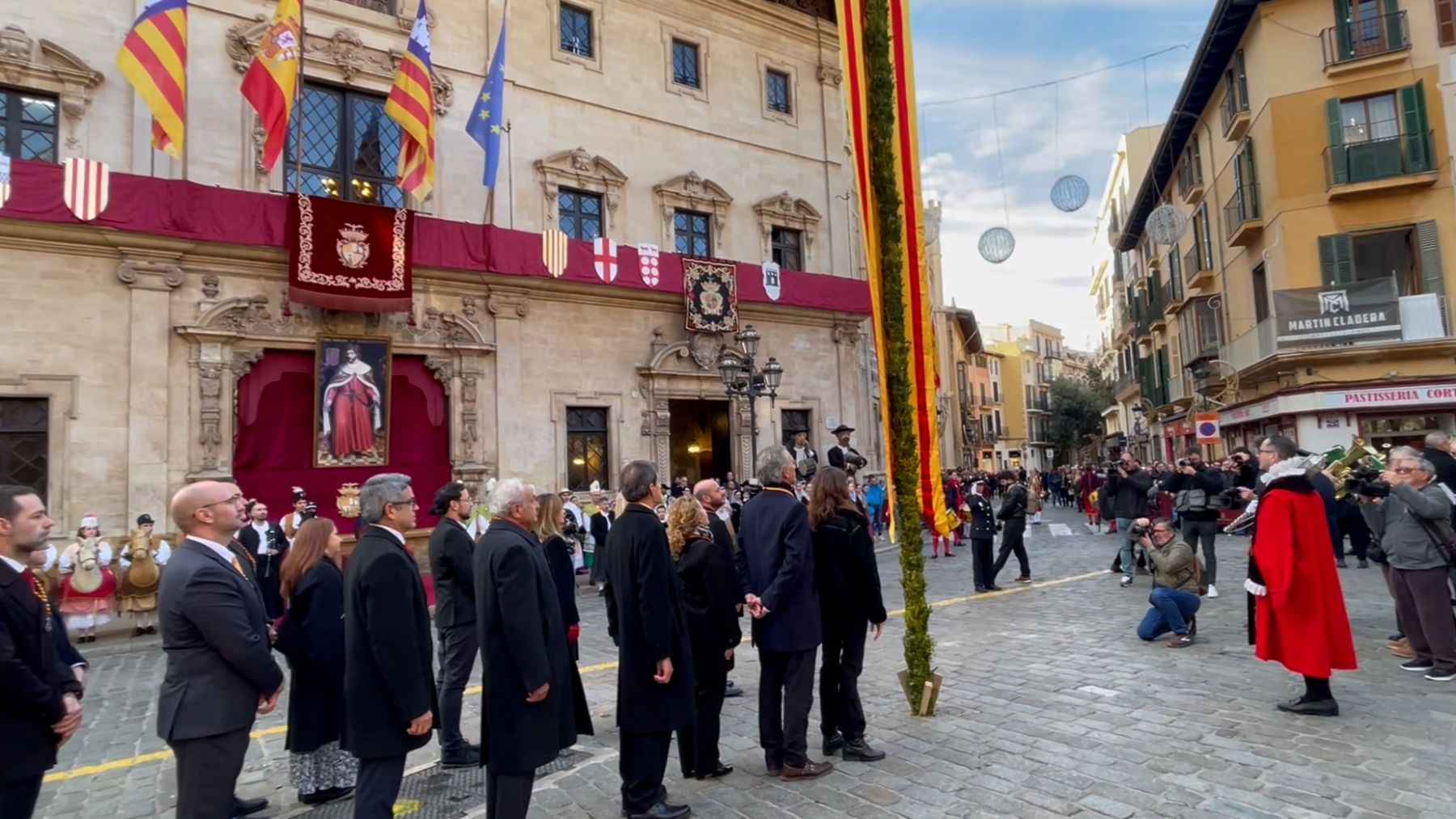 Celebración de la Festa de l’Estendard en la Plaza de Cort de Palma.  (M. A. FONT)