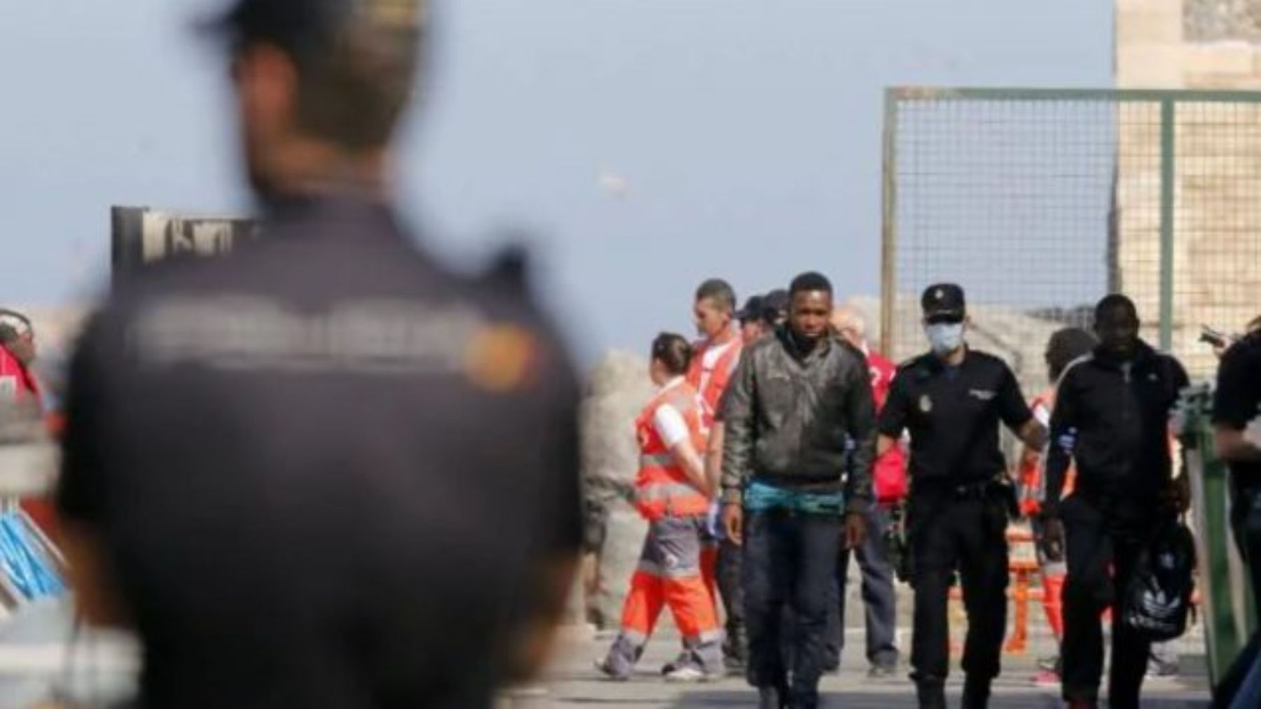 Intervención de la Policía Nacional tras la llegada de una patera a Baleares.