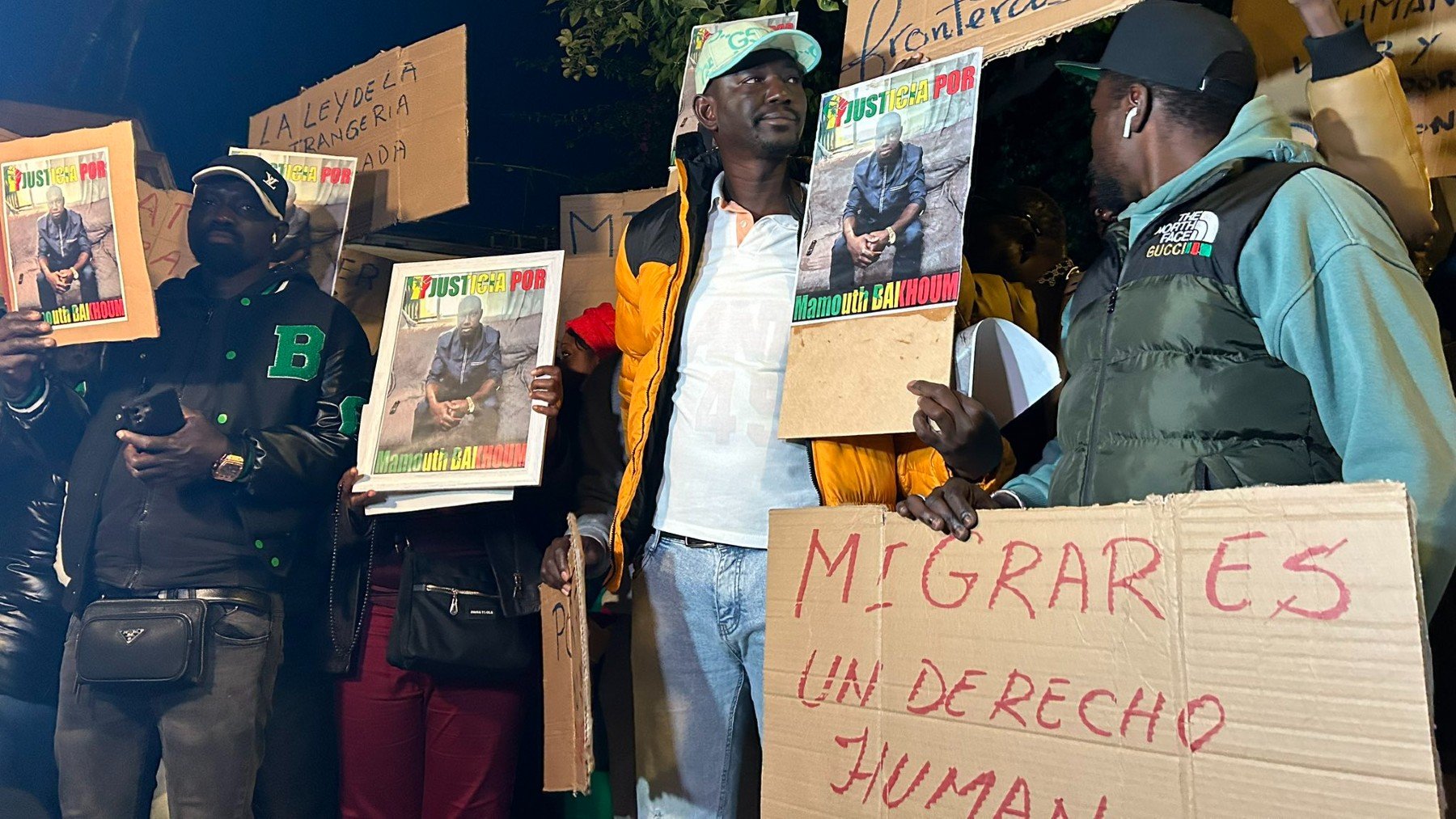 Inmigrantes senegaleses se manifiestan en Sevilla. Fuente: @SRodrigoruiz.