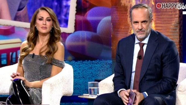 Bea Archidona y Santi Acosta, presentadores de De Viernes. (Mediaset)