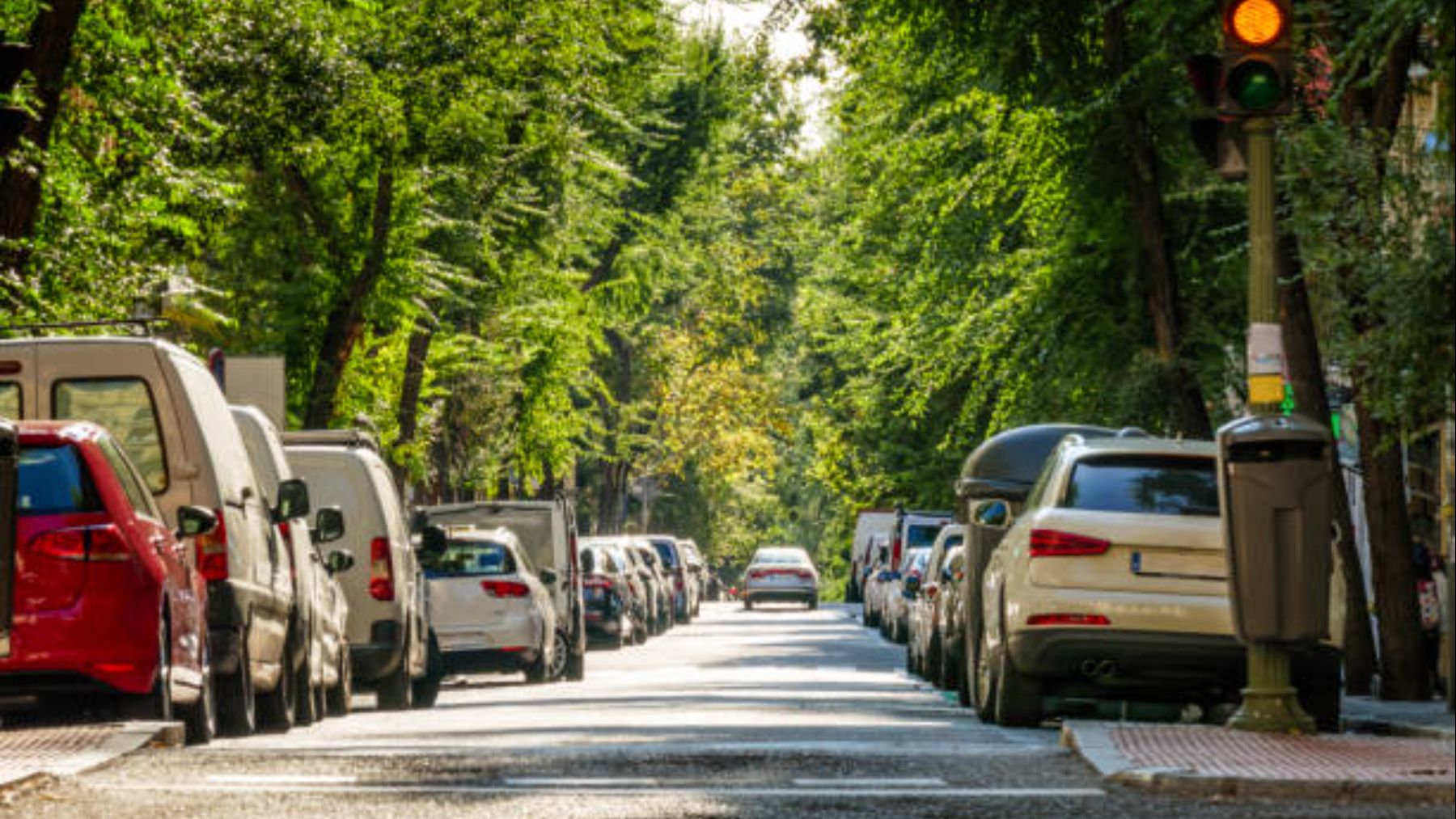 ¿Cómo y dónde aparcar gratis en Madrid? Todos los barrios con zona blanca