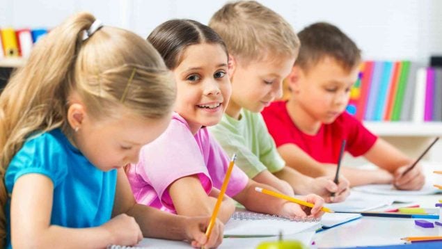 Niños vuelven al colegio tras las vacaciones de Navidad