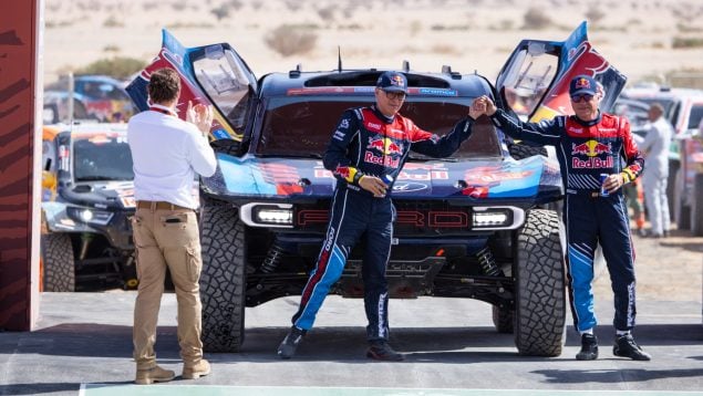 Cristina Gutiérrez brilla en la primera etapa y Carlos Sainz remonta en la victoria de Chicherit