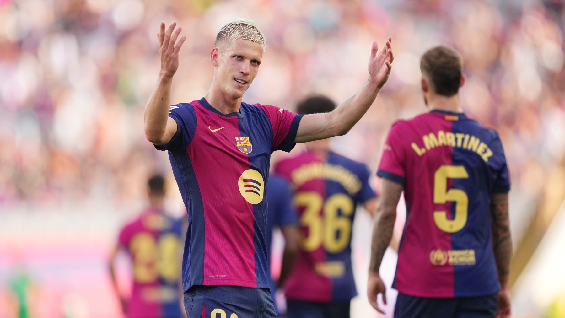 Dani Olmo celebra un gol con el Barcelona. (Getty)