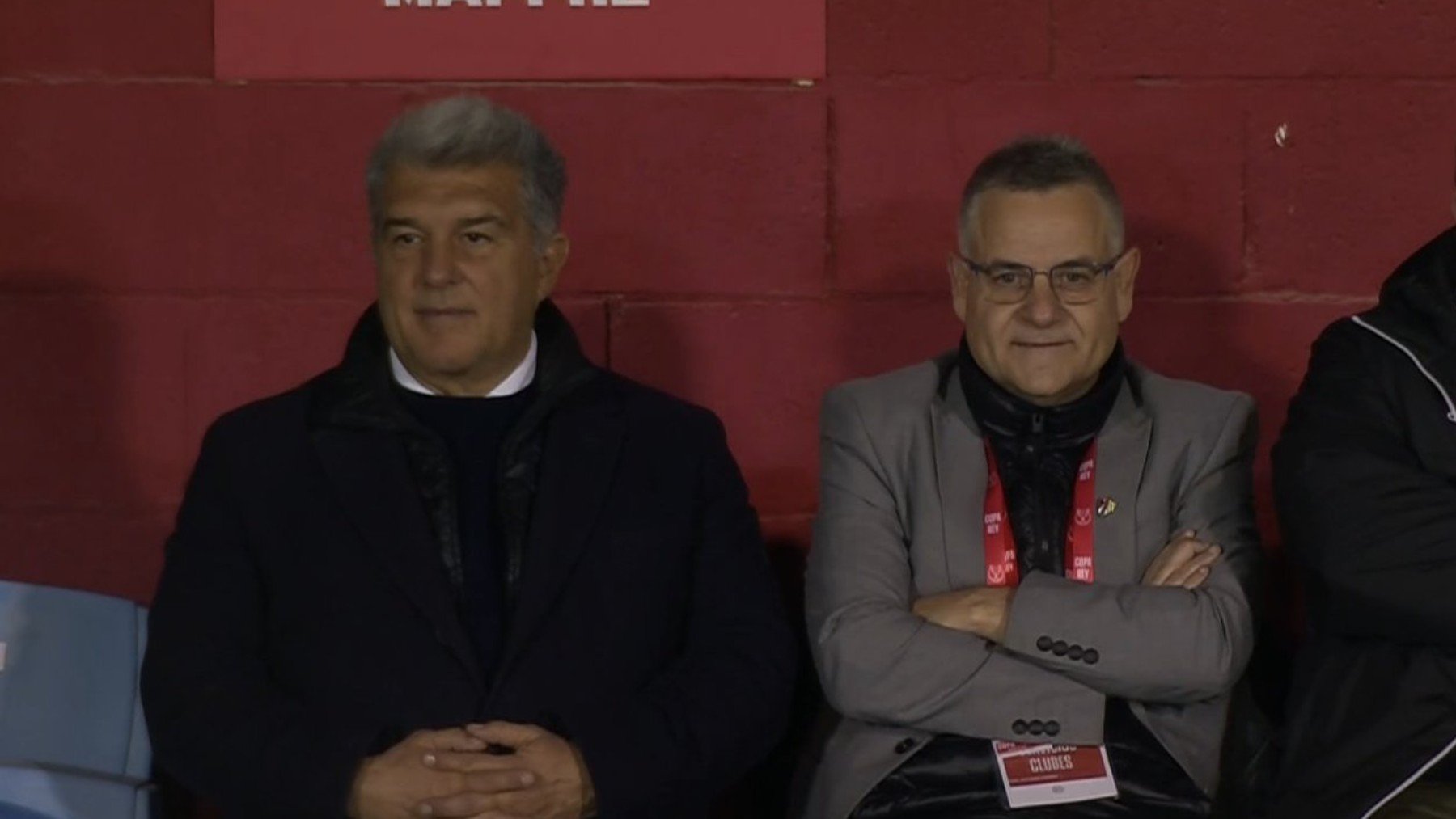 Joan Laporta, en la grada del estadio del Barbastro. (Captura TV)