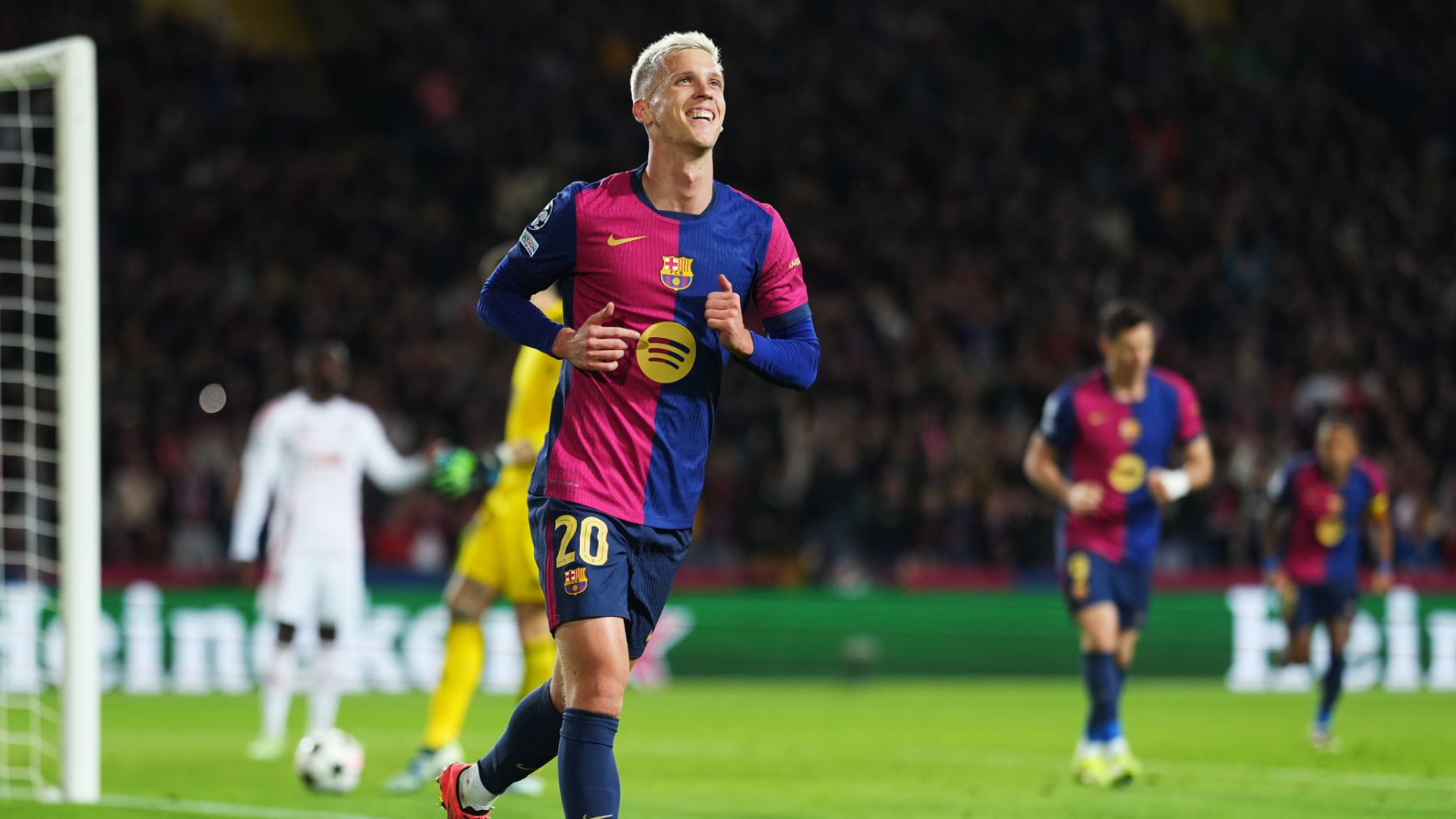 Dani Olmo, durante un partido con el Barcelona. (Getty)