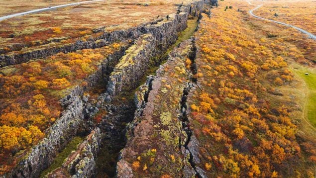 Preocupación entre los científicos: una placa tectónica perdida está desgarrando la Tierra