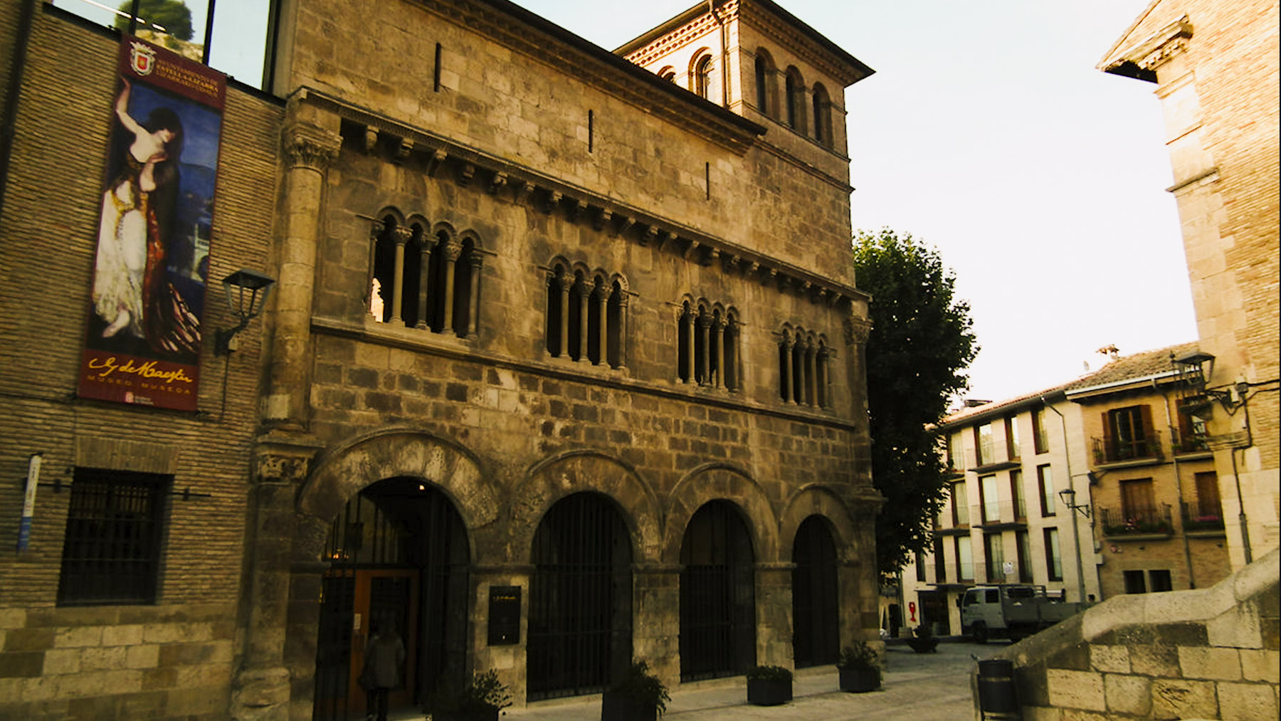 Palacio de los Reyes de Navarra de Estella. Foto: Mattana en Wikimedia Commons.