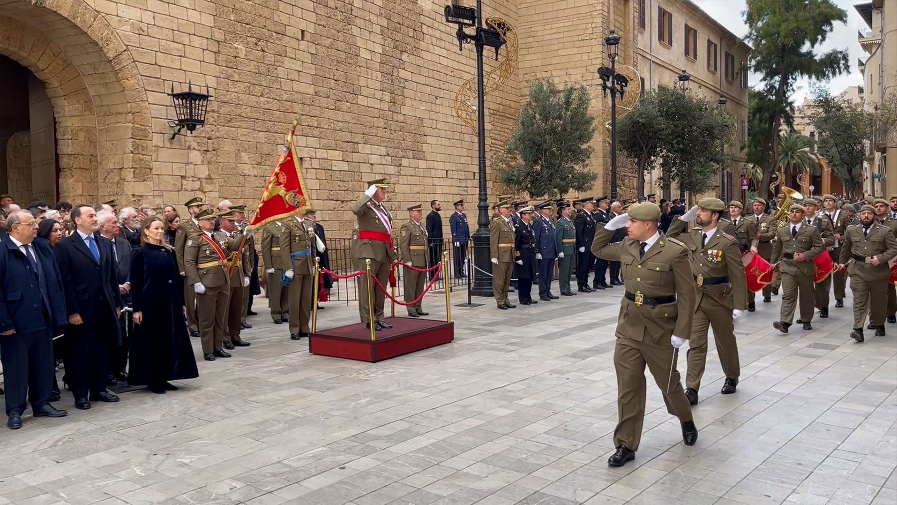 Desfile en Palma con motivo de la celebración de la Pascua Militar.