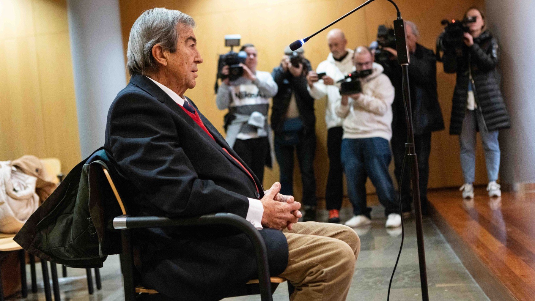 Francisco Álvarez-Cascos, durante el juicio en a la Audiencia Provincial de Oviedo. (Foto: Europa Press)