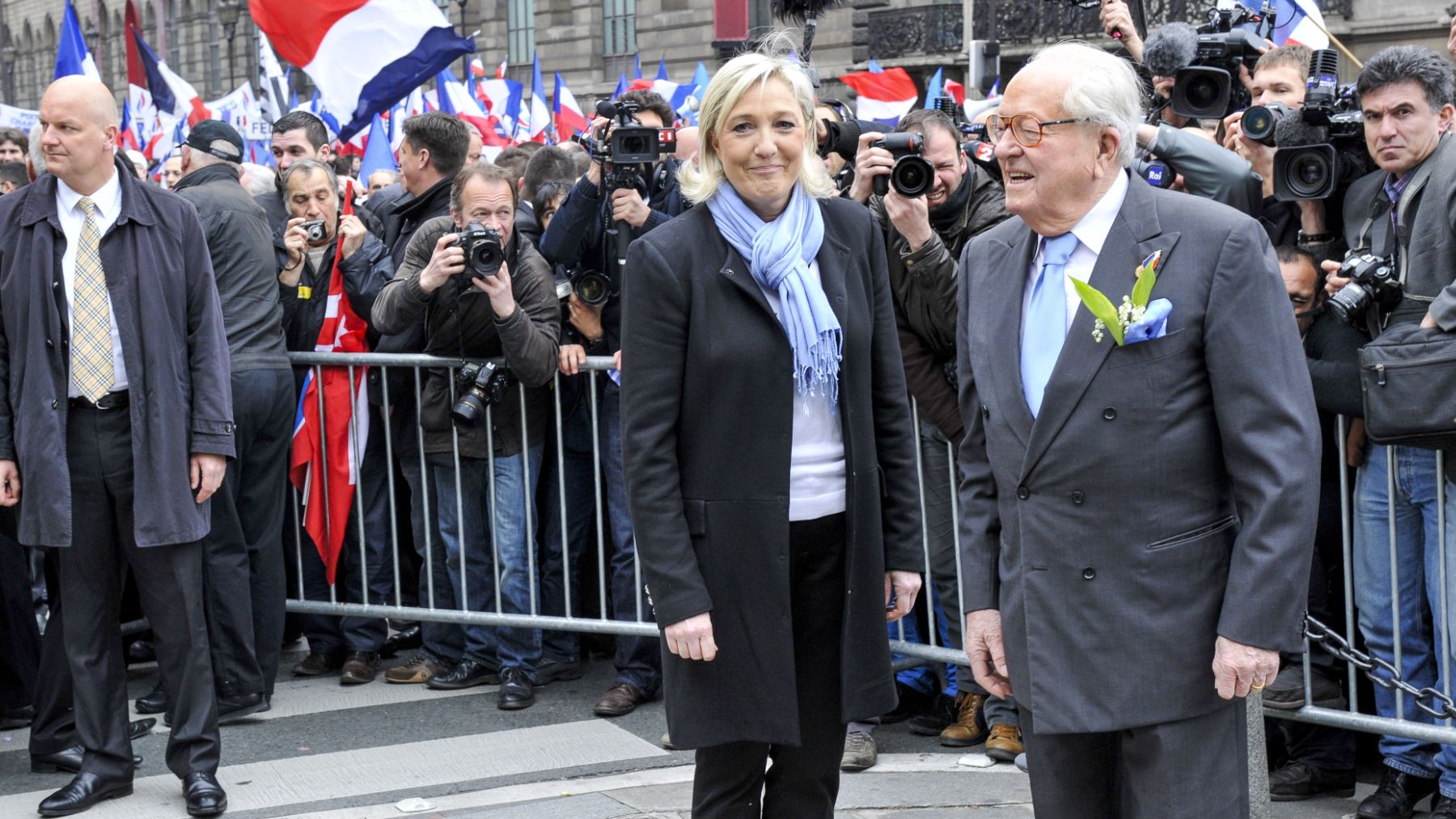 Jean-Marie Le Pen junto a su hija, Marine Le Pen. (Foto: Ep)