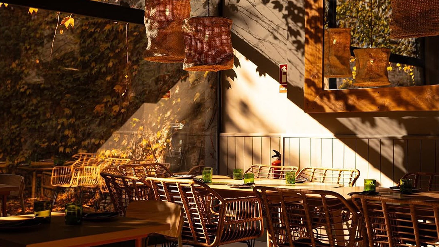 Interior de la cervecería La Barcelonesa