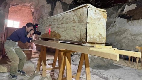 Sarcófago encontrado en Luxor. Foto: AFP.