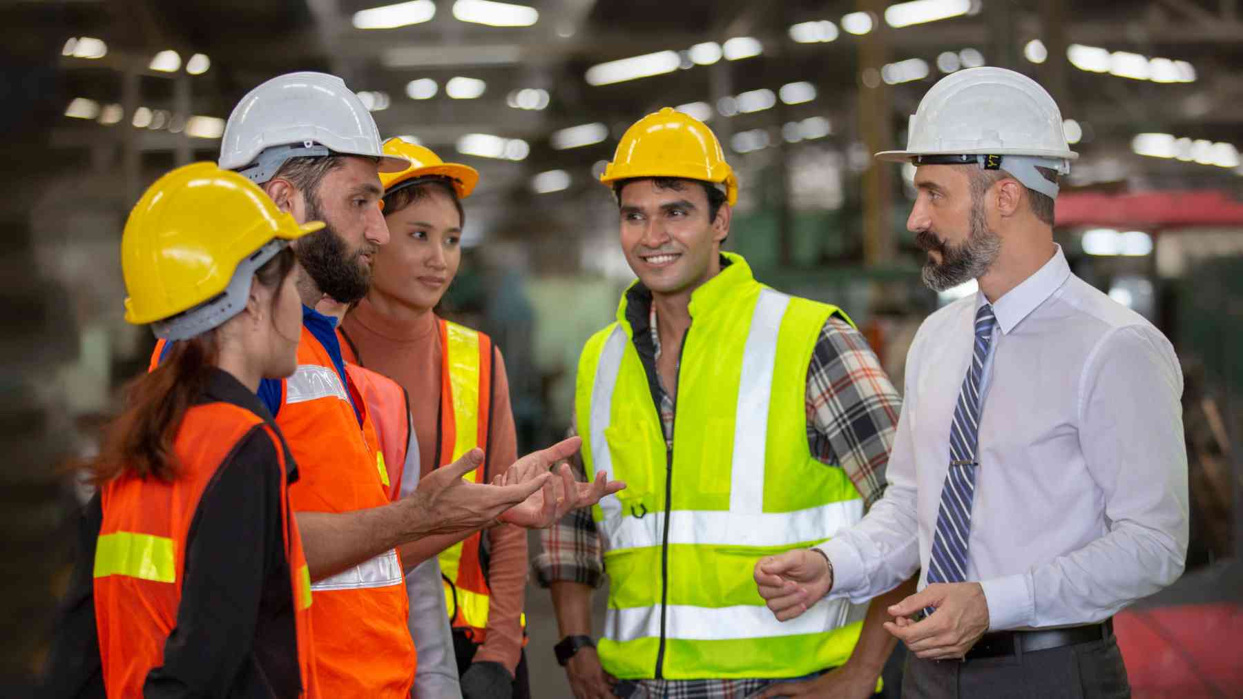 Varios trabajadores.