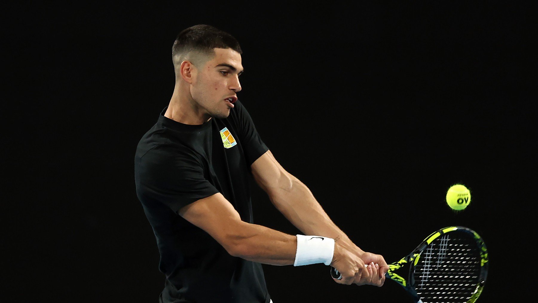 Carlos Alcaraz, durante el partido ante de De Miñaur antes del Open de Australia. (Getty)