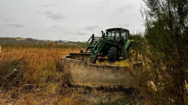 Cierre de un pozo ilegal en Almonte