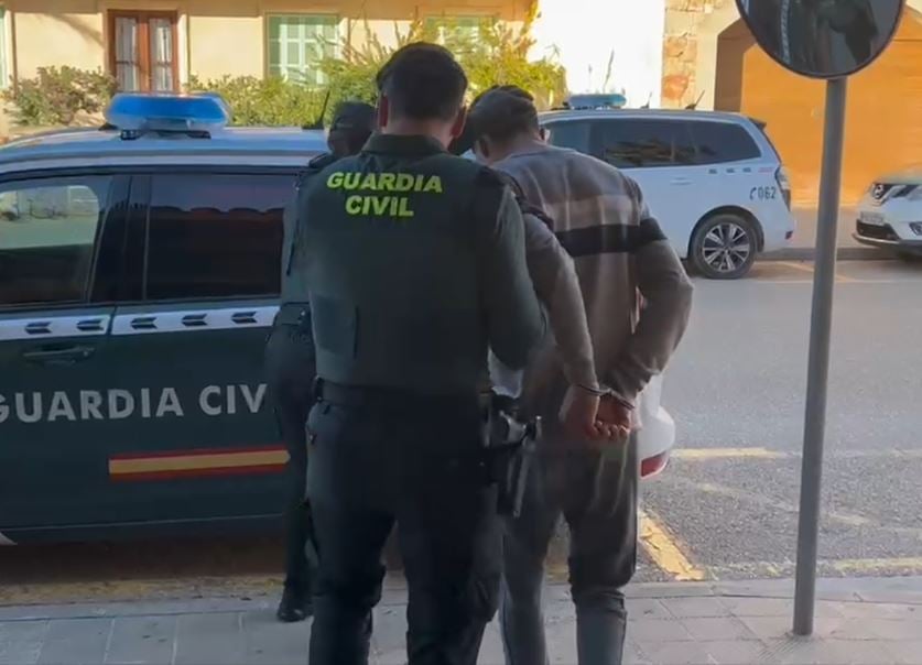 El detenido por la agresión a un hombre en la Colònia de Sant Jordi. GUARDIA CIVIL