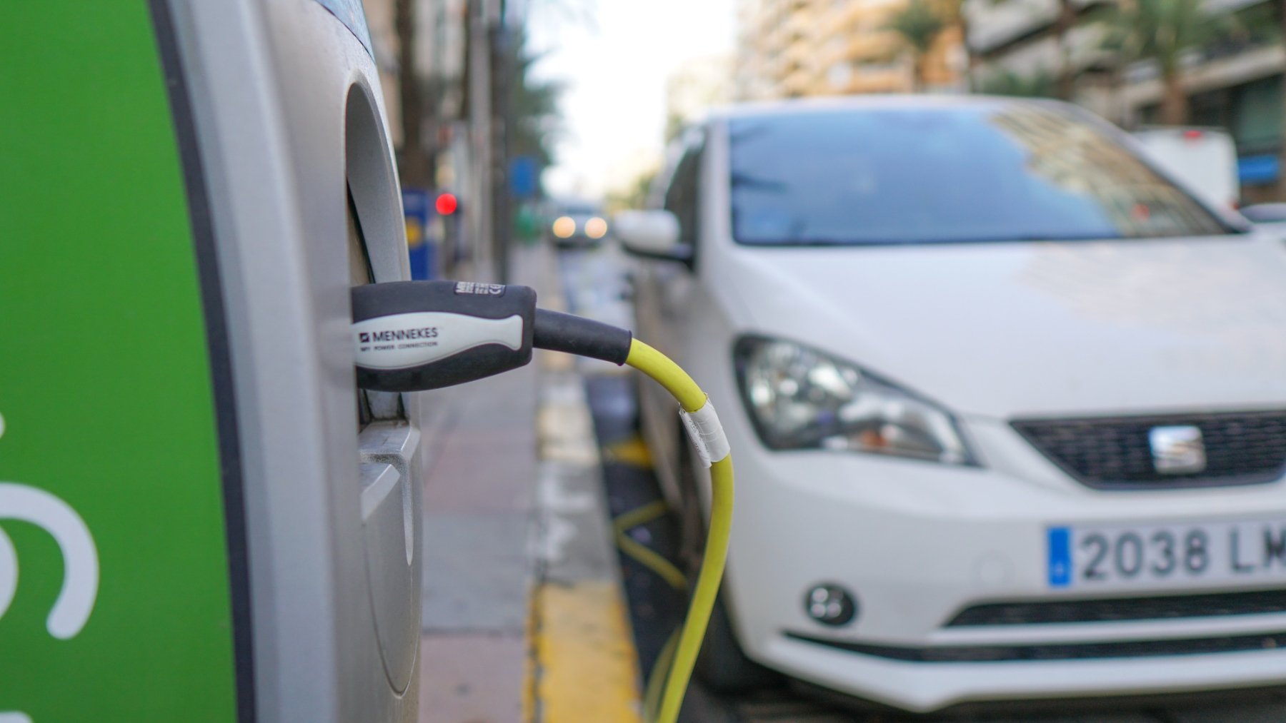 Recarga de un coche eléctrico