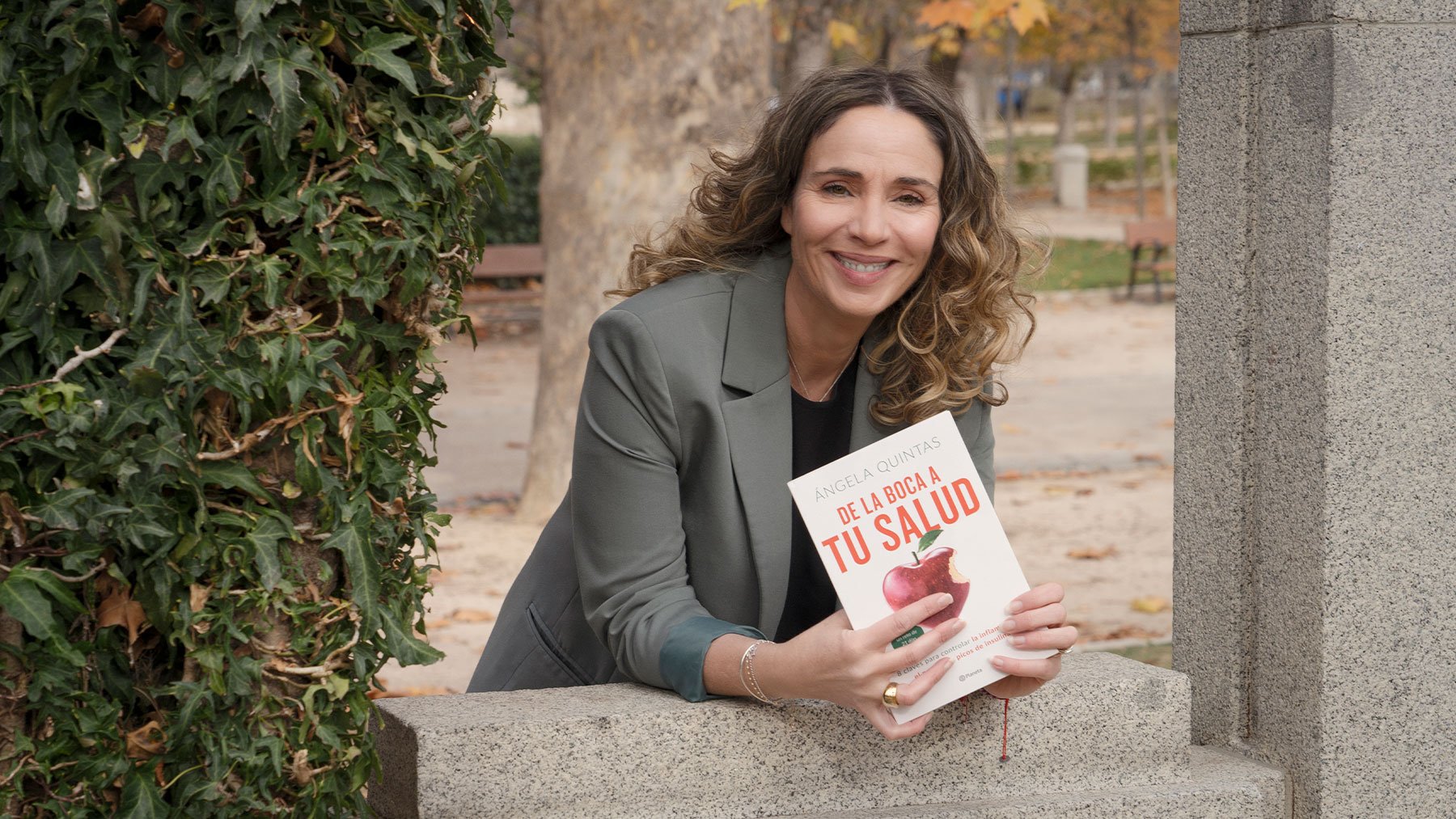 ‘De la boca a tu salud’ es el último libro de Ángela Quintas. Foto: Carlos Ruiz B.K.