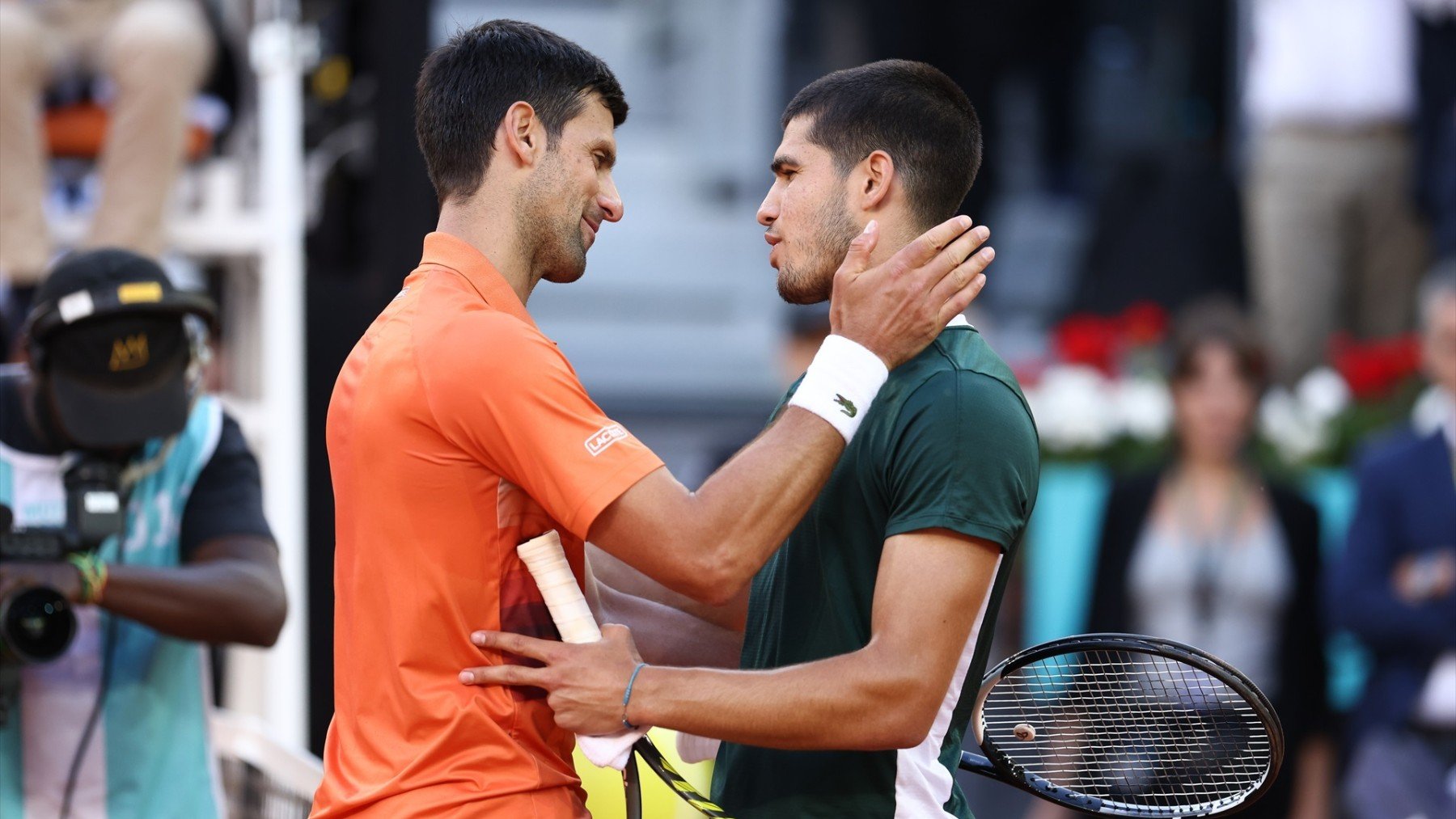 Imagen de archivo de Djokovic y Alcaraz tras un partido. (Getty)