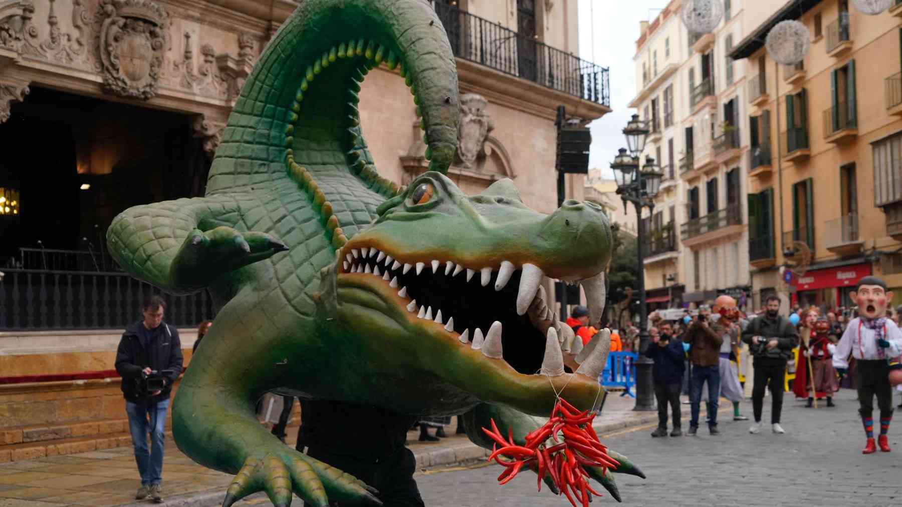 El Drac de Na Coca en la plaza de Cort.