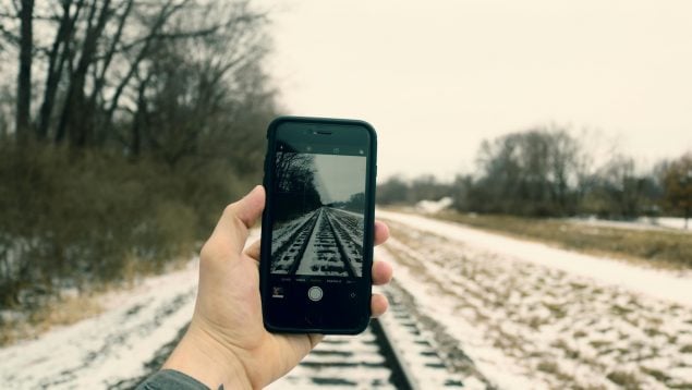 ¿Cómo afecta el frío extremo a un teléfono móvil?