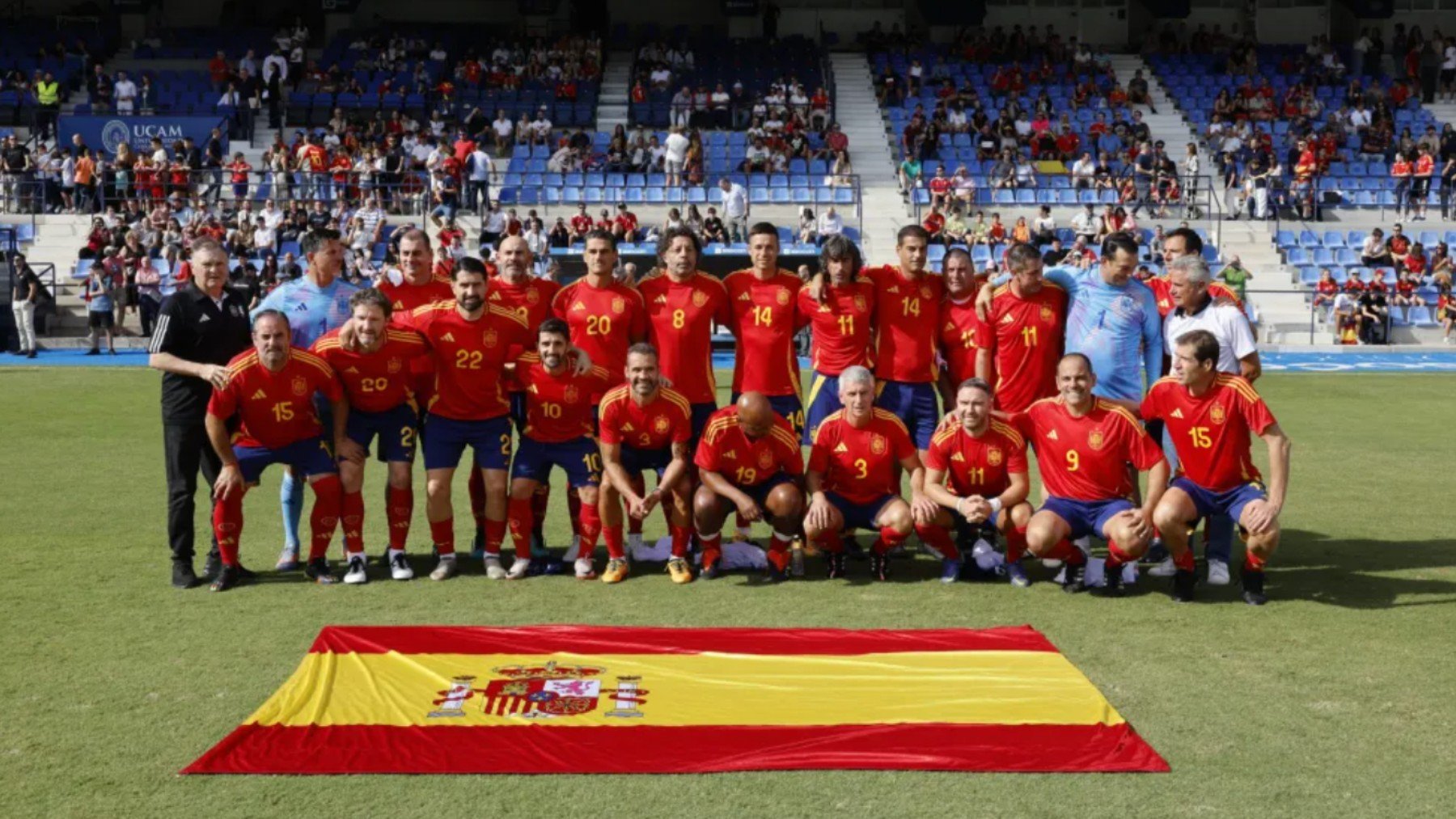 Las leyendas de la selección española, en un partido en Málaga. (Leyendas España)