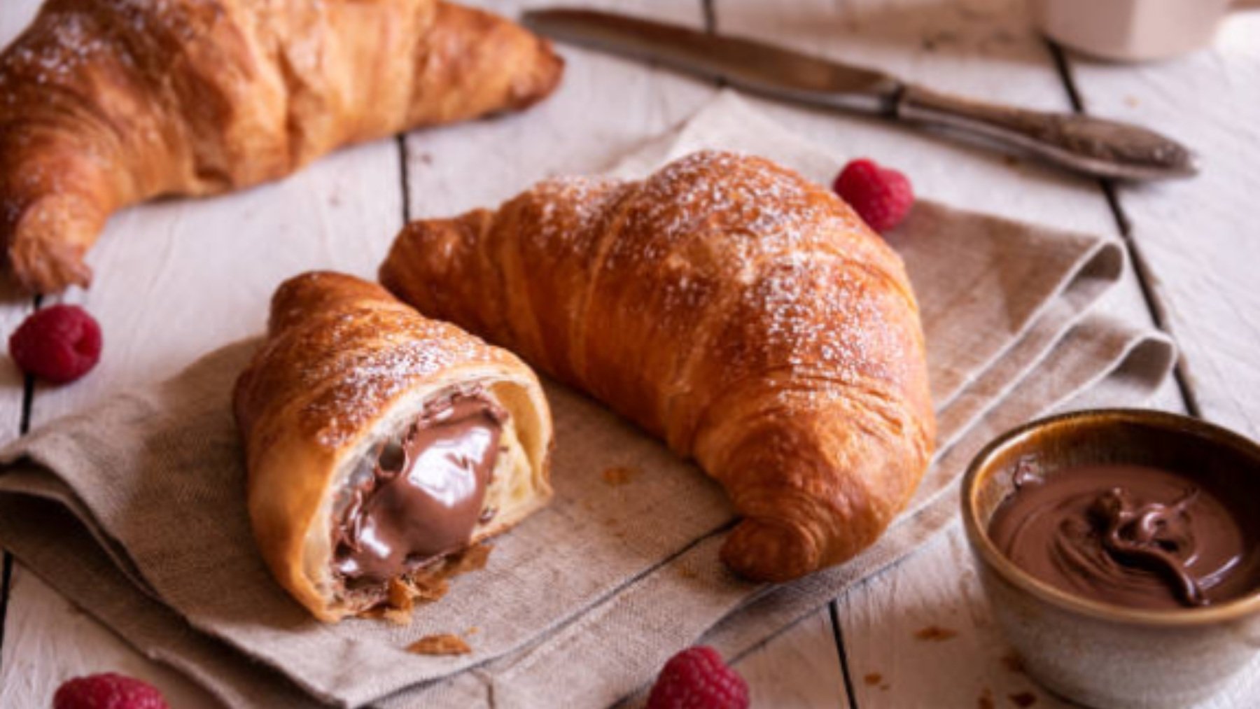 Croissant de chocolate.