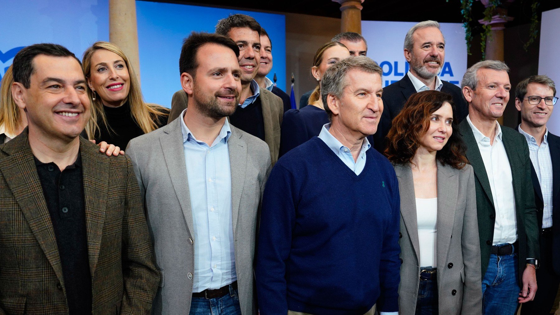 Feijóo con los barones del PP. (Foto: EFE)