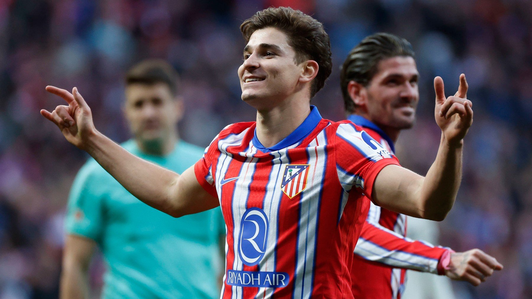 Julián Álvarez celebra el gol anotado a Osasuna. (Getty)