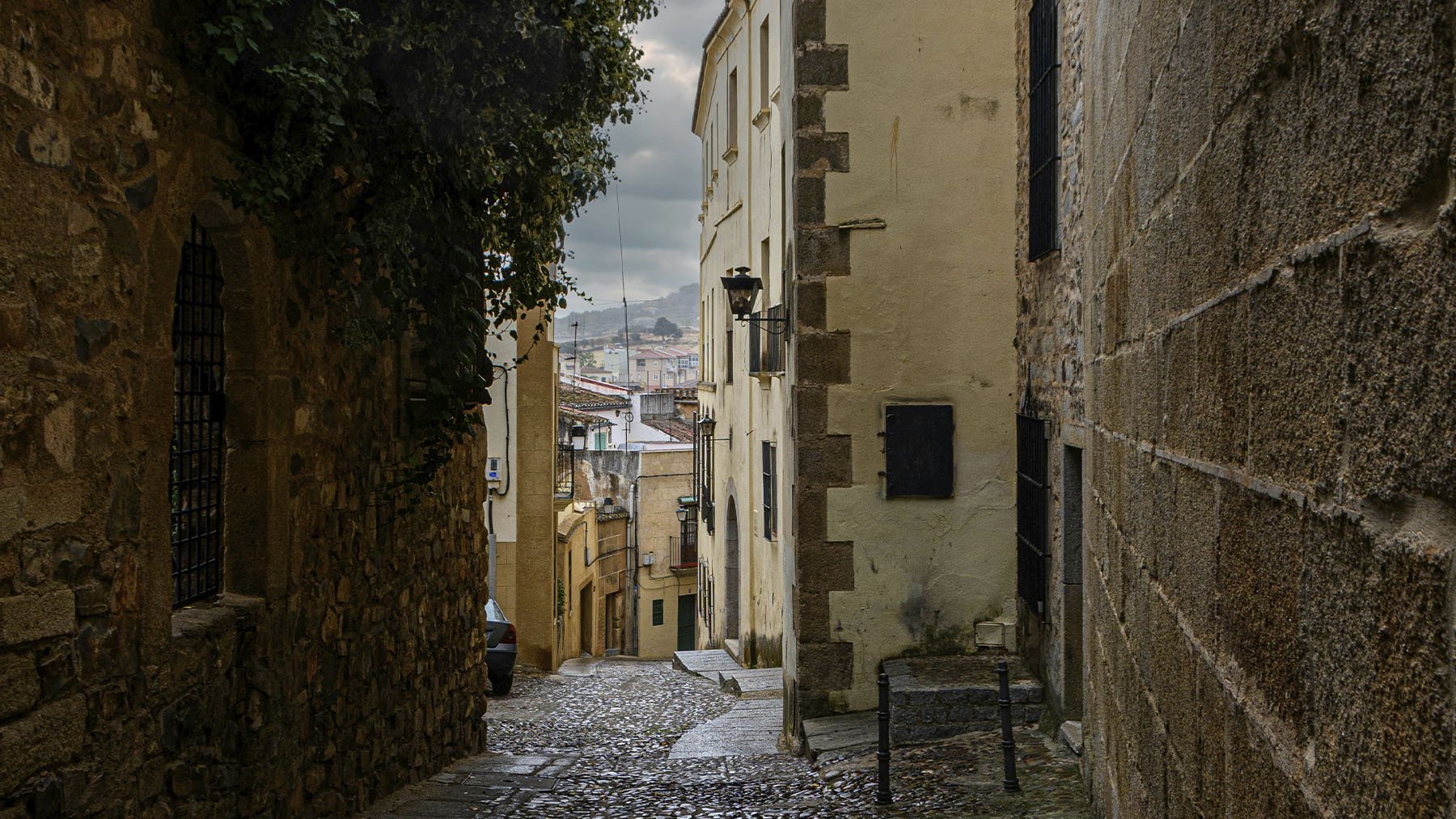 Calles empedradas de Cáceres. Foto: Pexels.