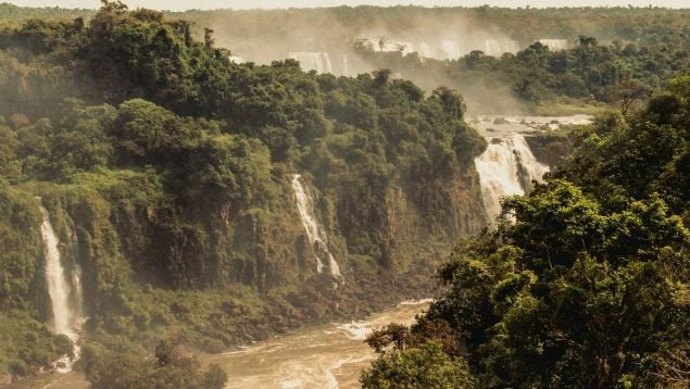 río Iguazú, agua de la Tierra, Brasil