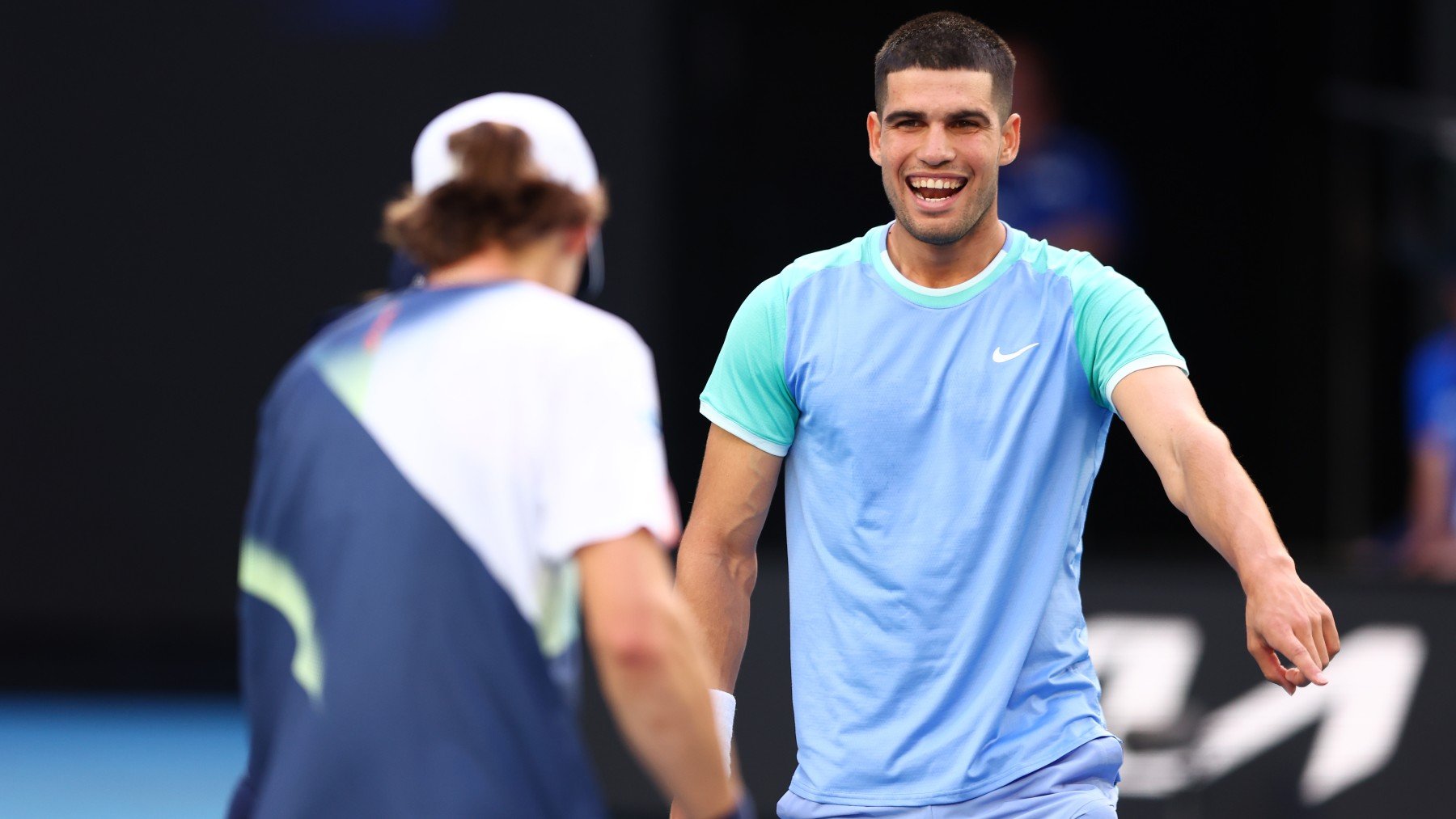 Carlos Alcaraz, en un partido previo al Open de Australia. (Getty)