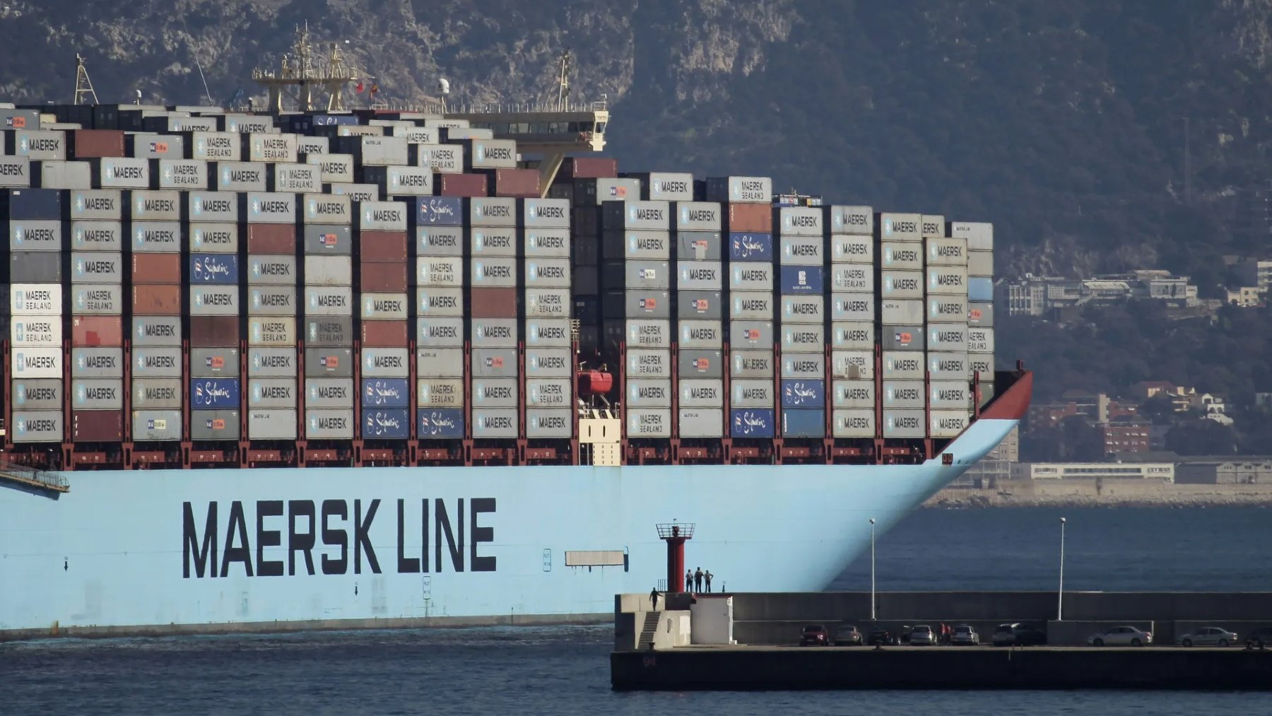 Un buque de Maersk, a su salida del puerto de Algeciras. (Foto: Efe)