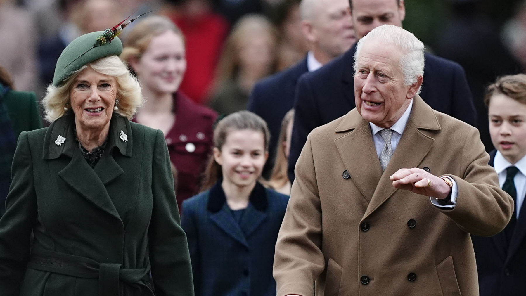 Los reyes Carlos y Camila en un acto