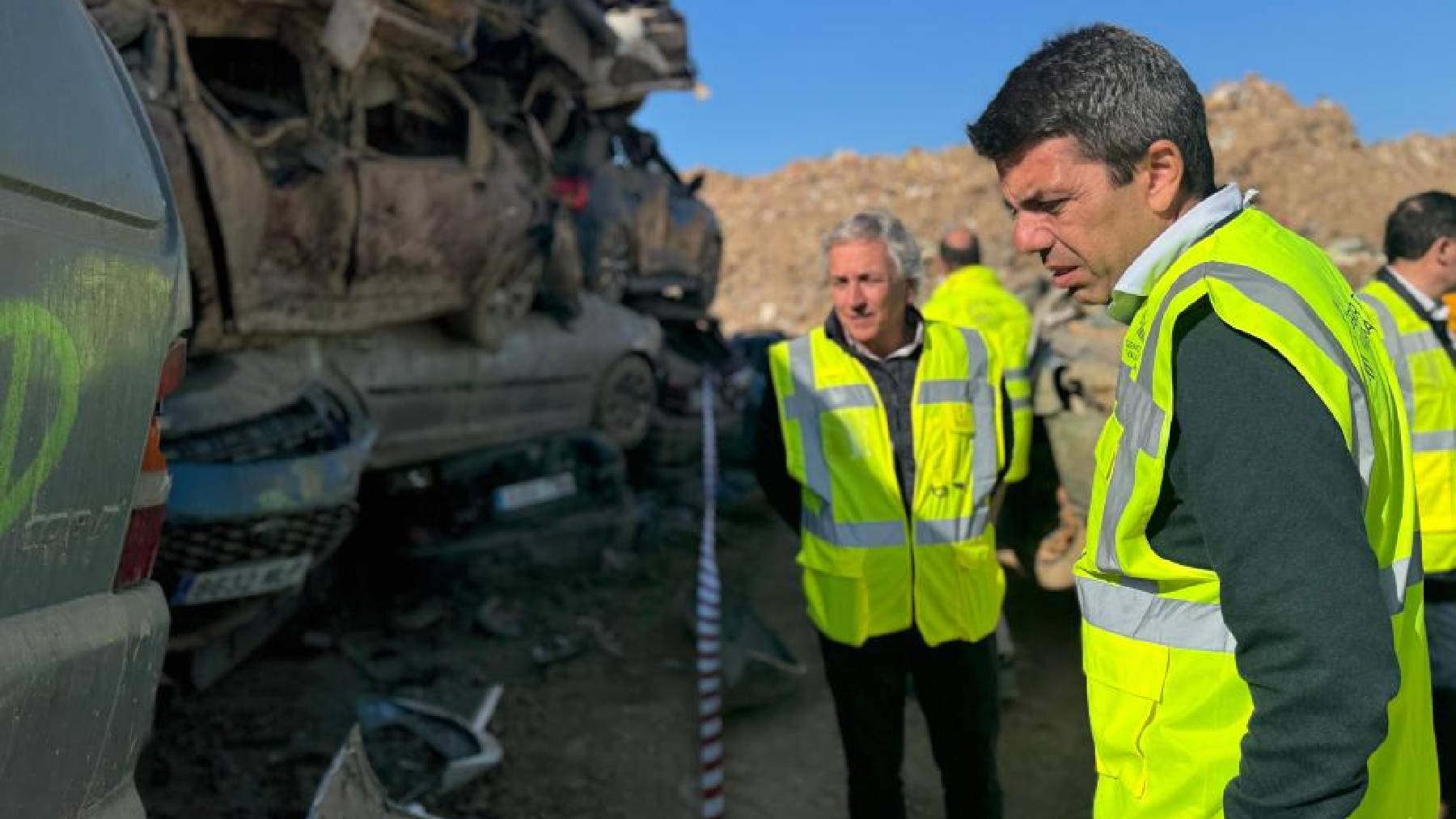 Carlos Mazón, este martes, en el centro de transferencia que ha visitado en Catarroja (Valencia).