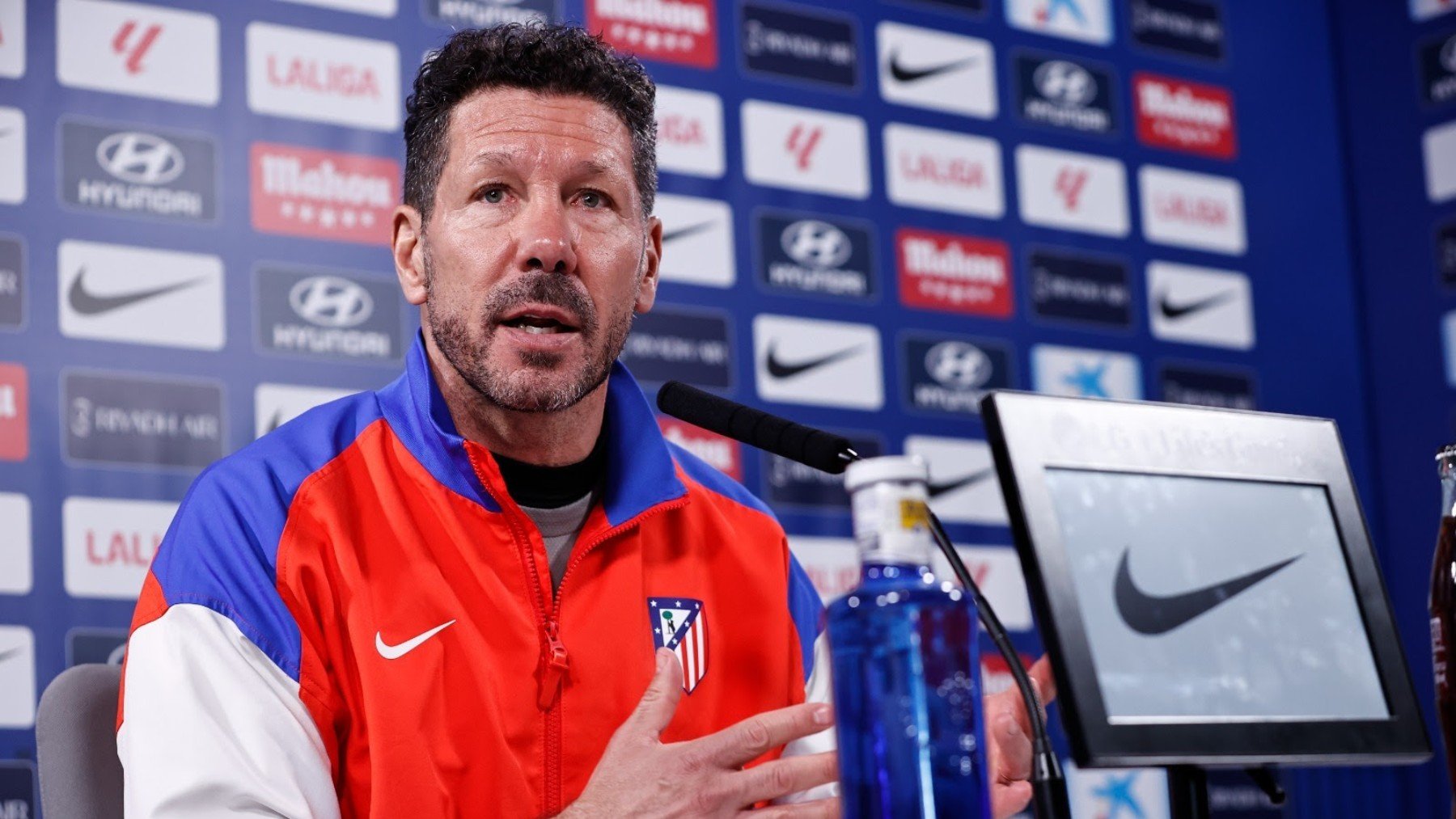 Simeone, hoy, en la rueda de prensa.