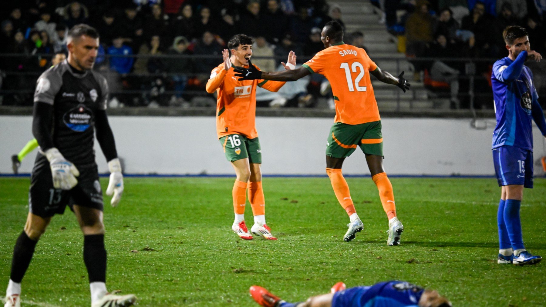 Sadiq celebra su gol al Ourense. (EFE)